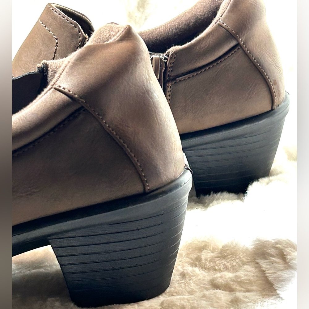 Easy Street Brown Matte comfy ankle booties mules Women's size 10 wide width - Picture 9 of 10
